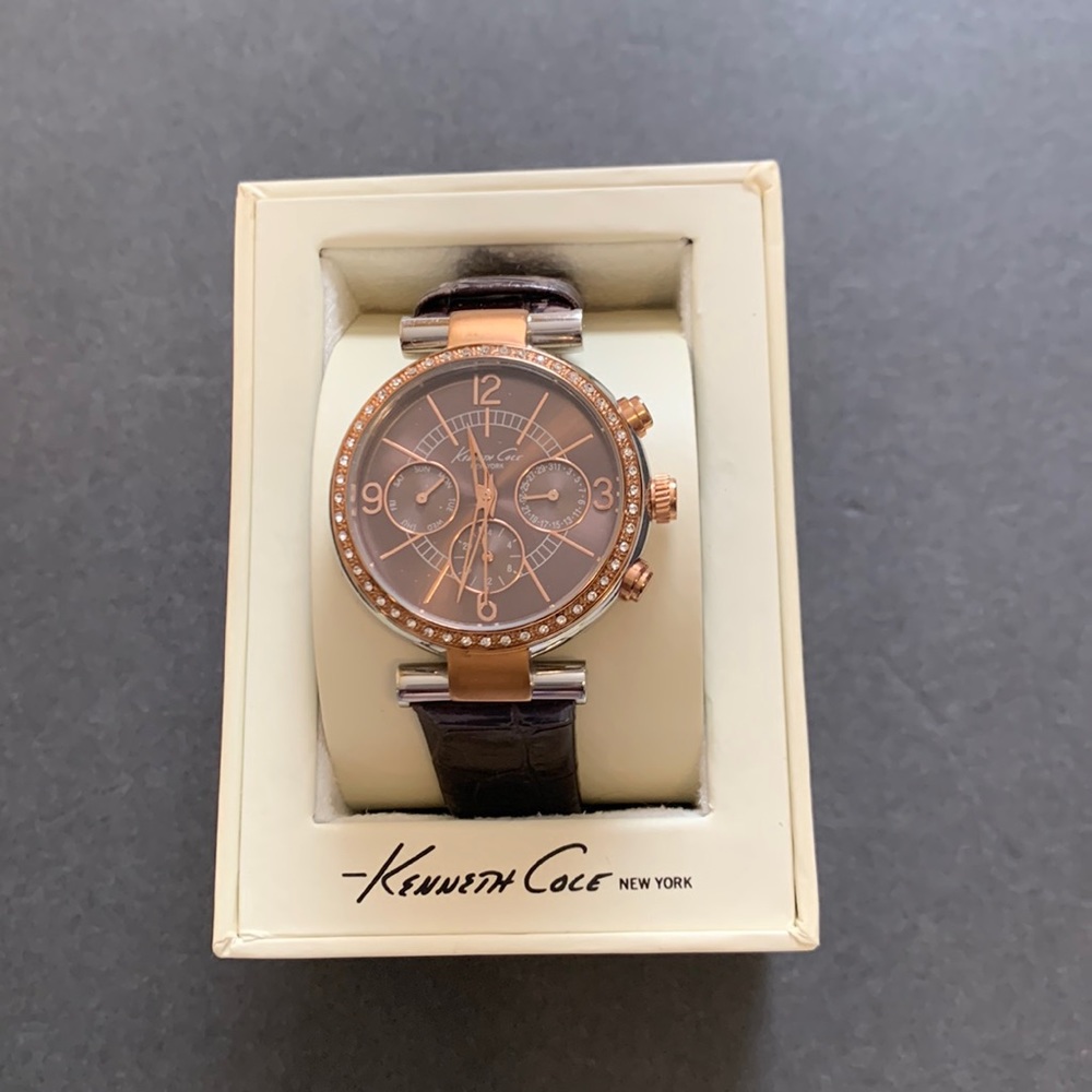 BEAUTIFUL KENNETH COLE WOMEN WATCH EXCELLENT CONDITION. Brown. Rose gold